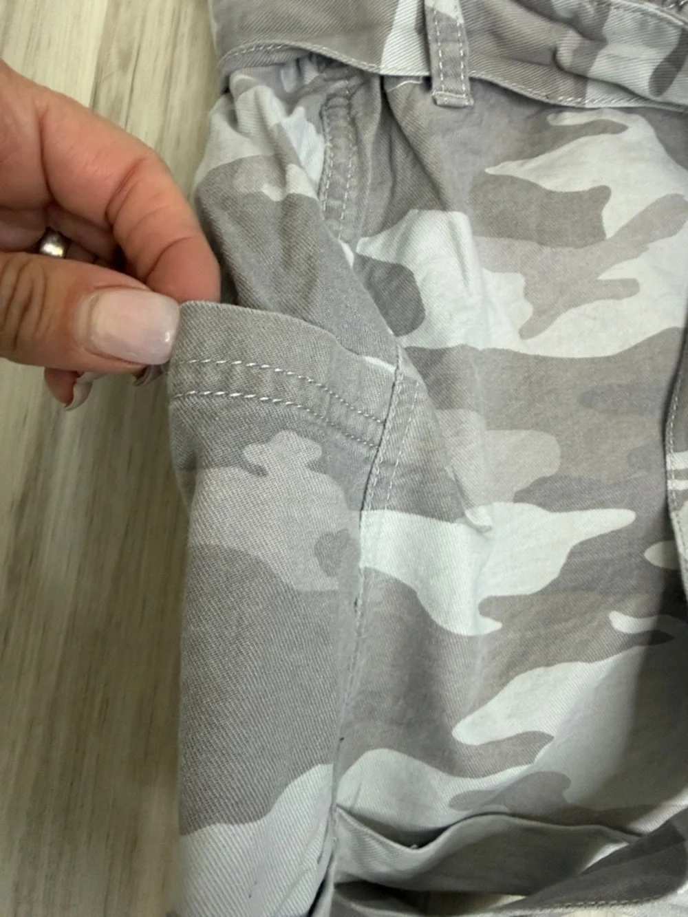 Abercrombie kids Gray Camo Tie-Waist Cargo Shorts girls size 11/12